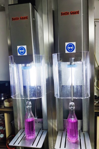 bottle guard flaschenfüllanlage Gegendruck-Flaschenfüllung, im Bild die automatische Reinigung, bottle filler